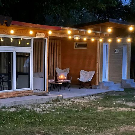 Hotel The Frog Glamping à Horezu Extérieur photo