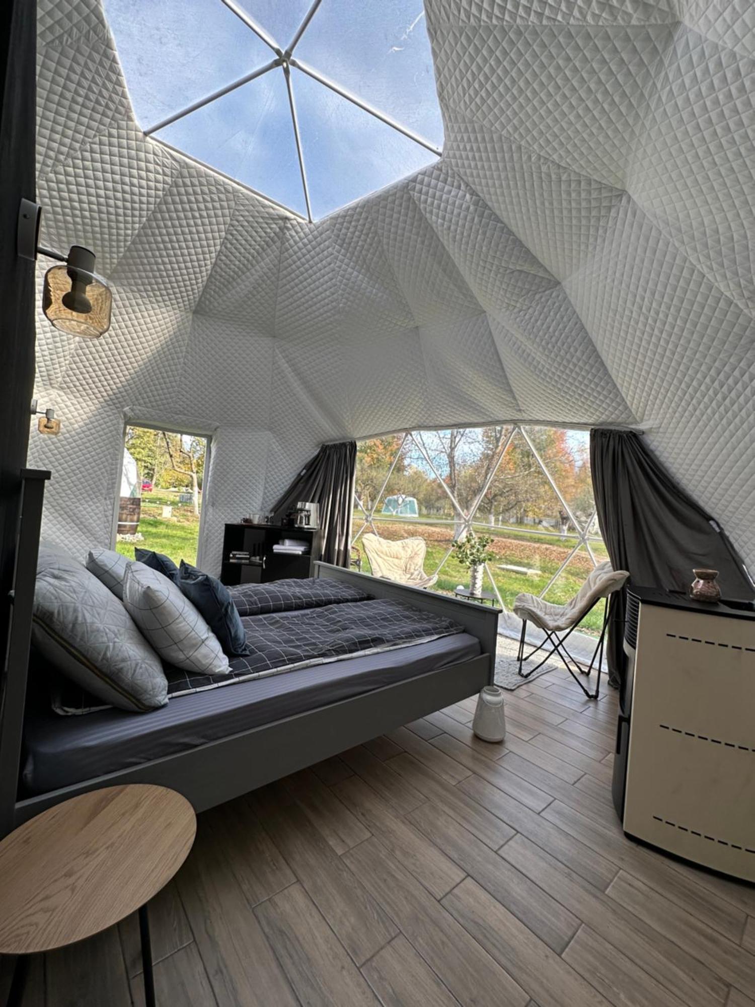 Hotel The Frog Glamping à Horezu Extérieur photo