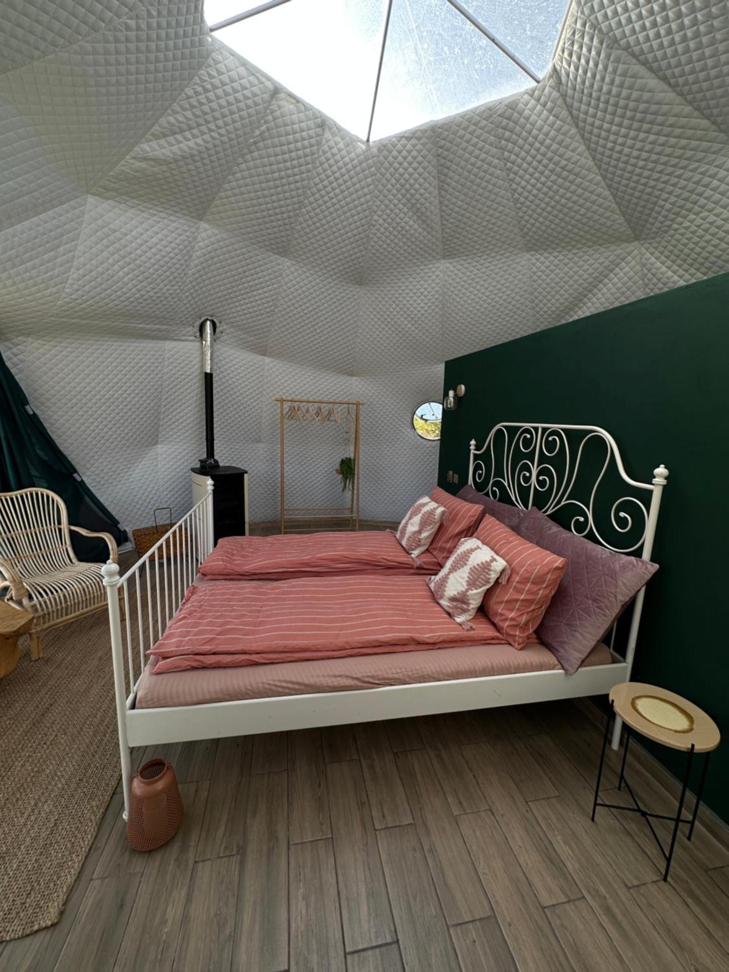 Hotel The Frog Glamping à Horezu Extérieur photo