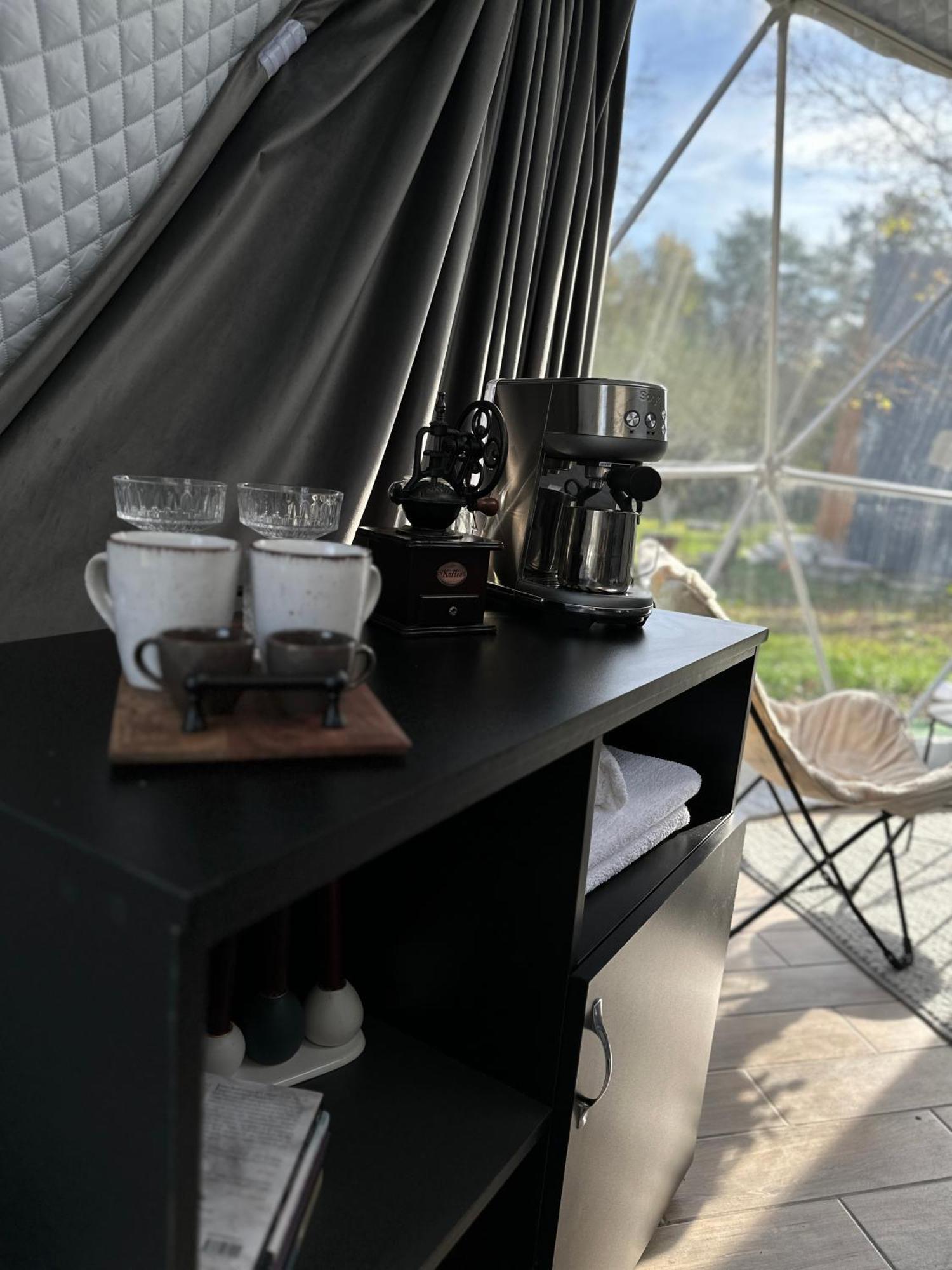 Hotel The Frog Glamping à Horezu Extérieur photo