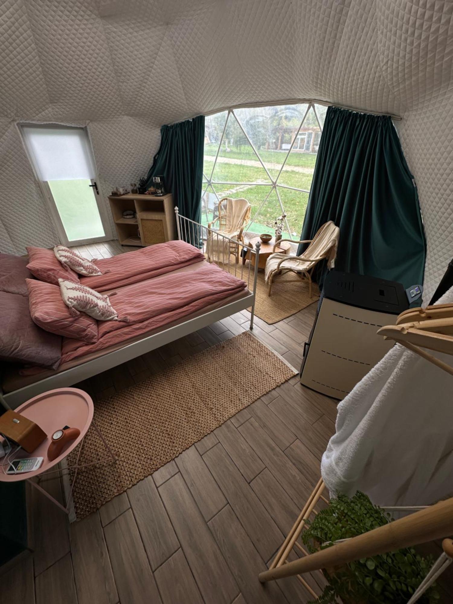 Hotel The Frog Glamping à Horezu Extérieur photo
