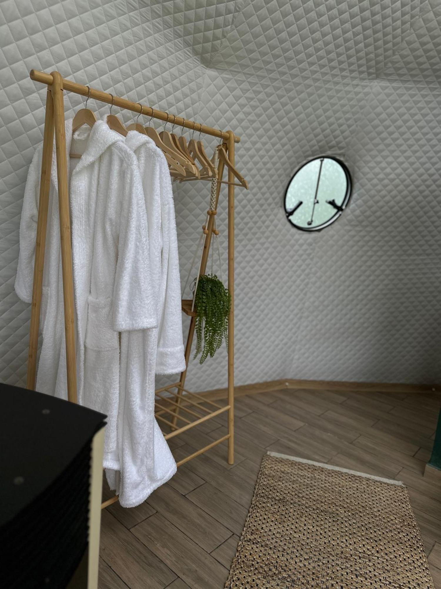 Hotel The Frog Glamping à Horezu Extérieur photo