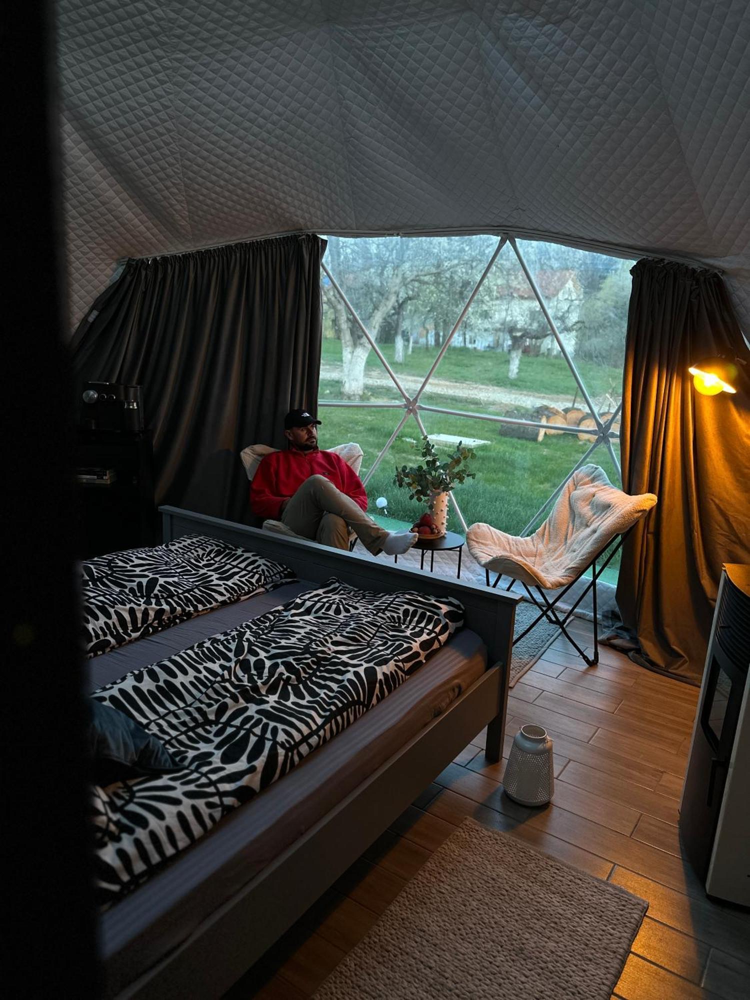 Hotel The Frog Glamping à Horezu Extérieur photo