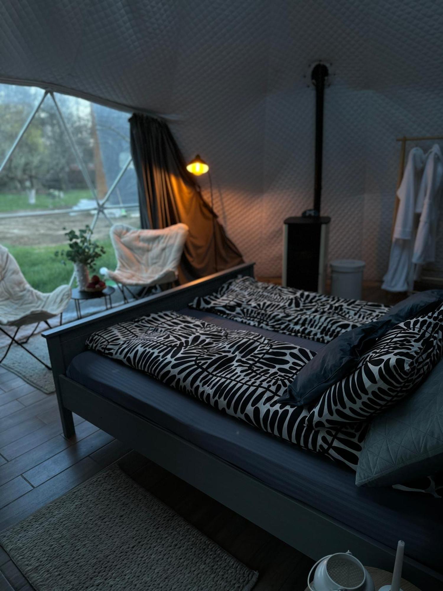 Hotel The Frog Glamping à Horezu Extérieur photo