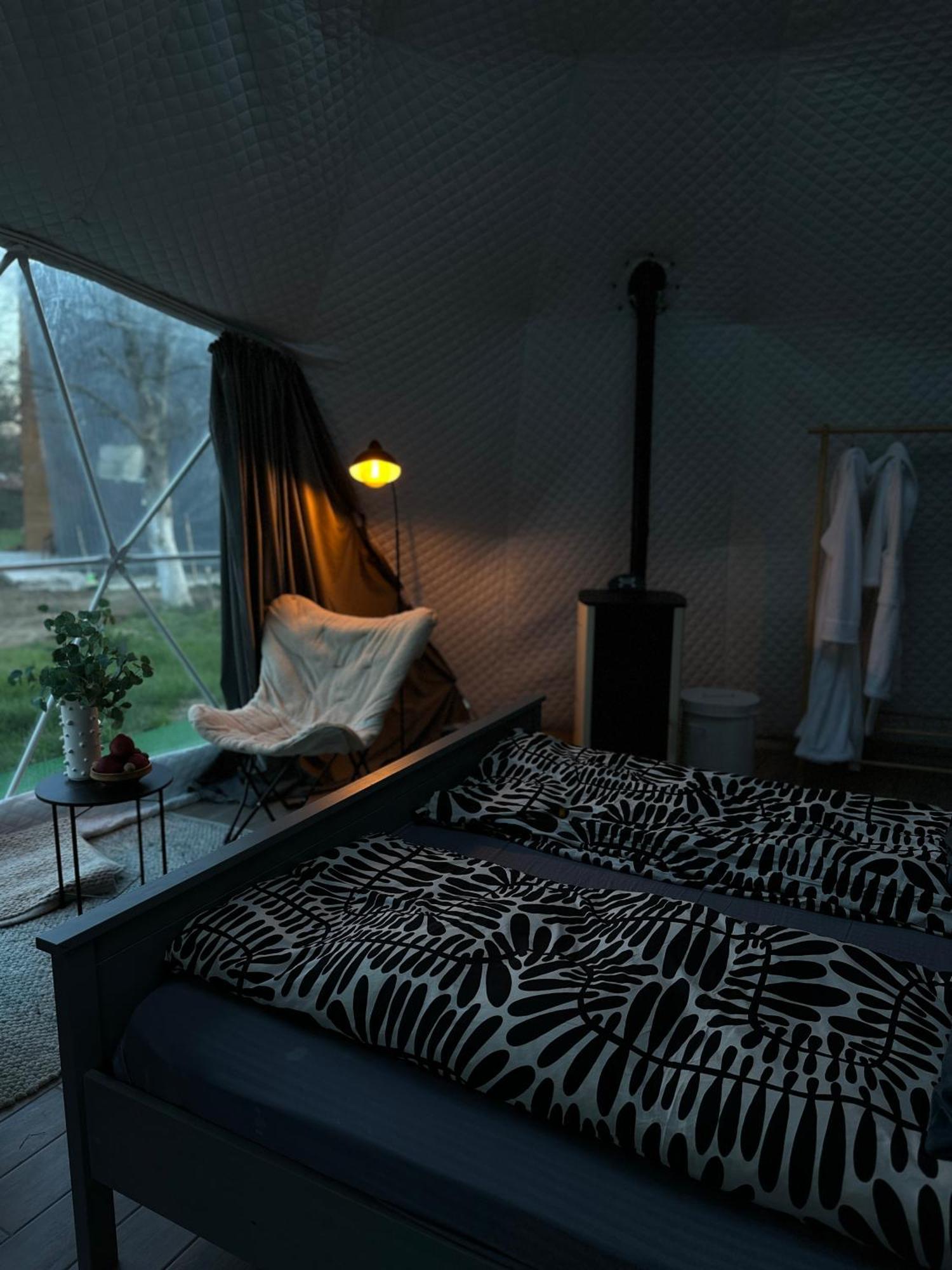 Hotel The Frog Glamping à Horezu Extérieur photo